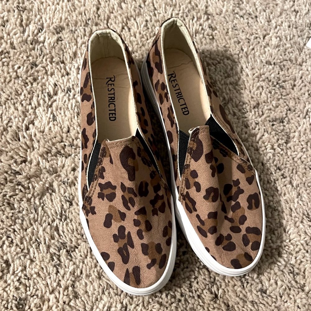 Slip on cheetah shoes